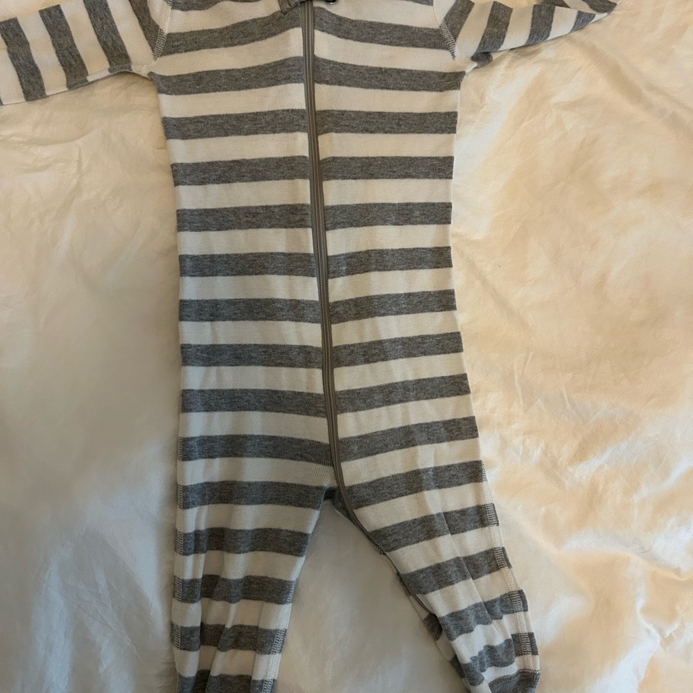 Hanna Andersson Gray Striped Kids Footie